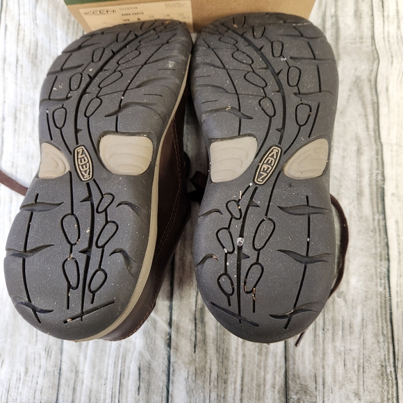 KEEN Women's size 8Leather Low Height Snaeker walking shoe - Picture 3 of 10